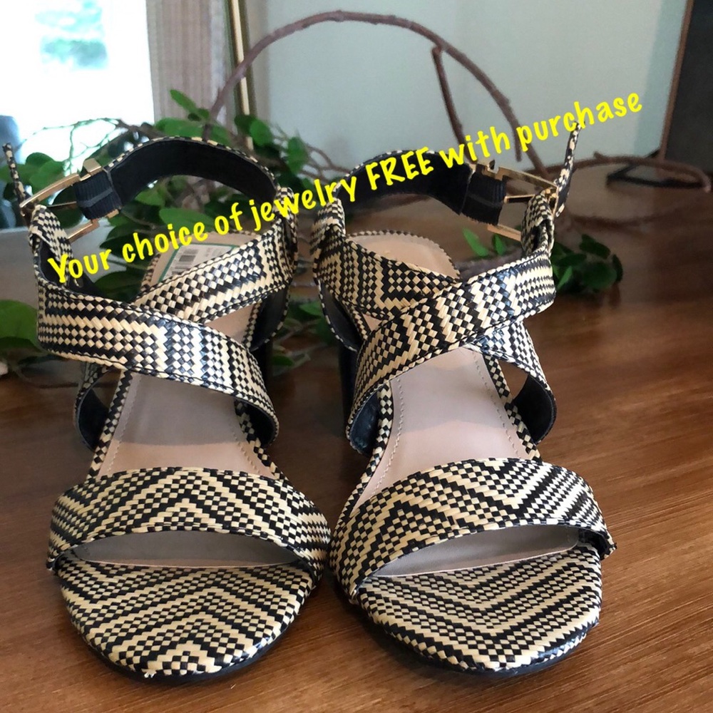 NWOT Kelly and Katie Black and Tan woven stacked heel sandal